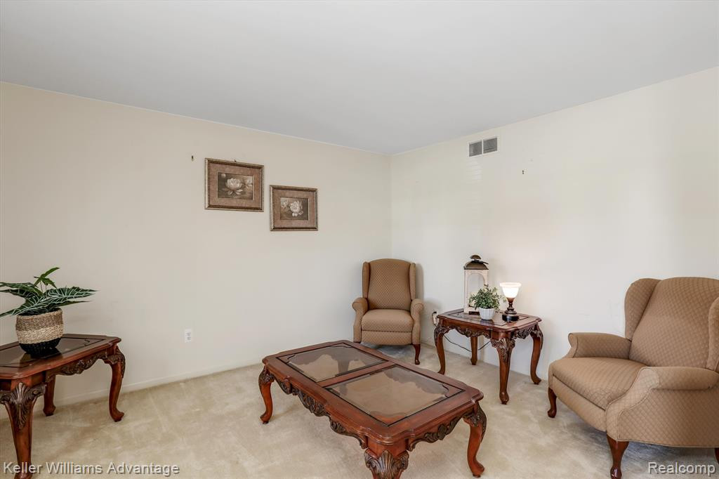 43455 HEATHERFIELD Boulevard, Van Buren, MI 48111 — Photo 9