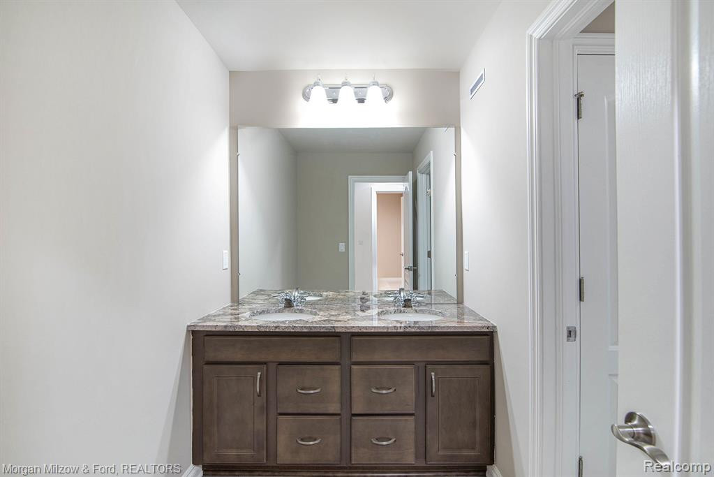 4021 NOTTINGHAM Circle, Clarkston, MI — Photo 12