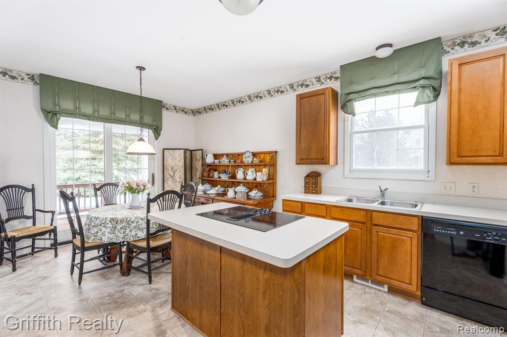 7520 Brookdale Court, Brighton, MI 48116 — Photo 12