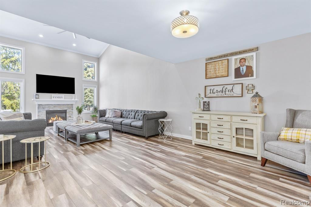 14967 W STONEY BROOKE Drive, Shelby Twp, MI 48315 — Photo 9