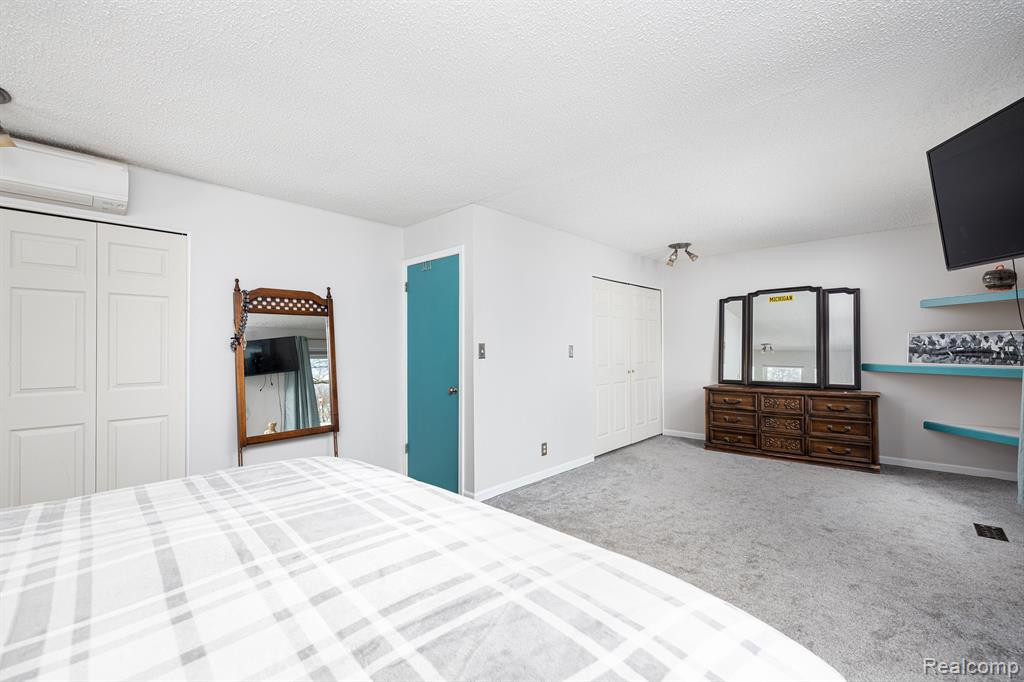 4435 E LOCH ALPINE Drive, Ann Arbor, MI 48103 — Photo 24