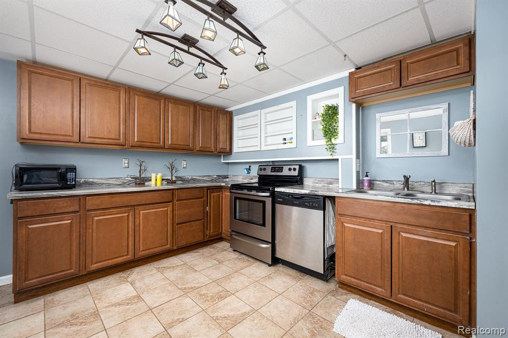 4435 E LOCH ALPINE Drive, Ann Arbor, MI 48103 — Photo 36
