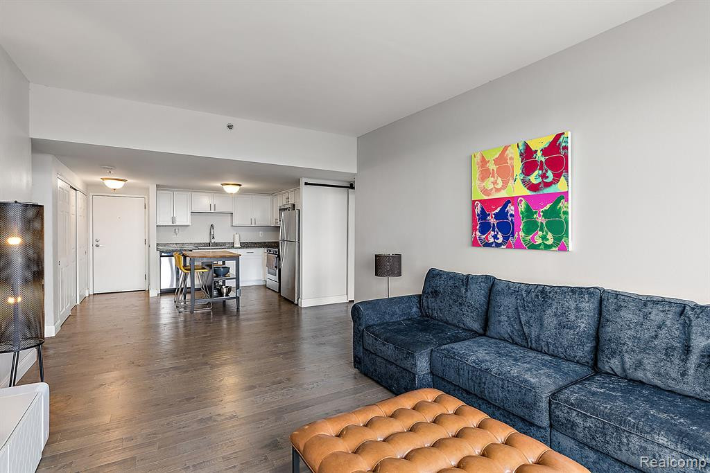 250 E Harbortown, Detroit, MI 48207 — Photo 6
