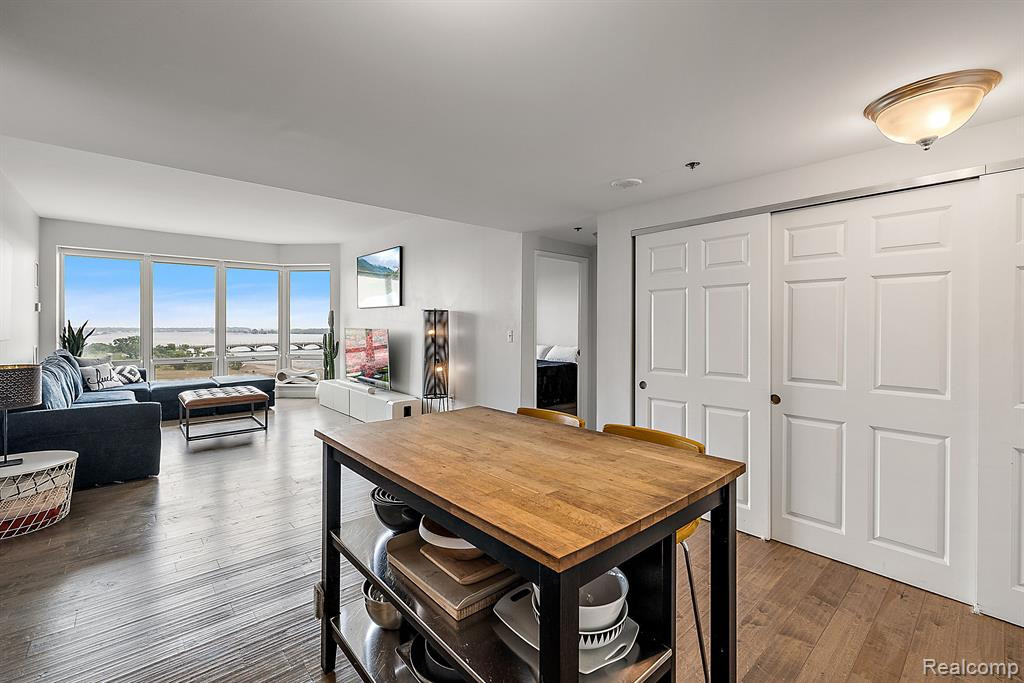 250 E Harbortown, Detroit, MI 48207 — Photo 10