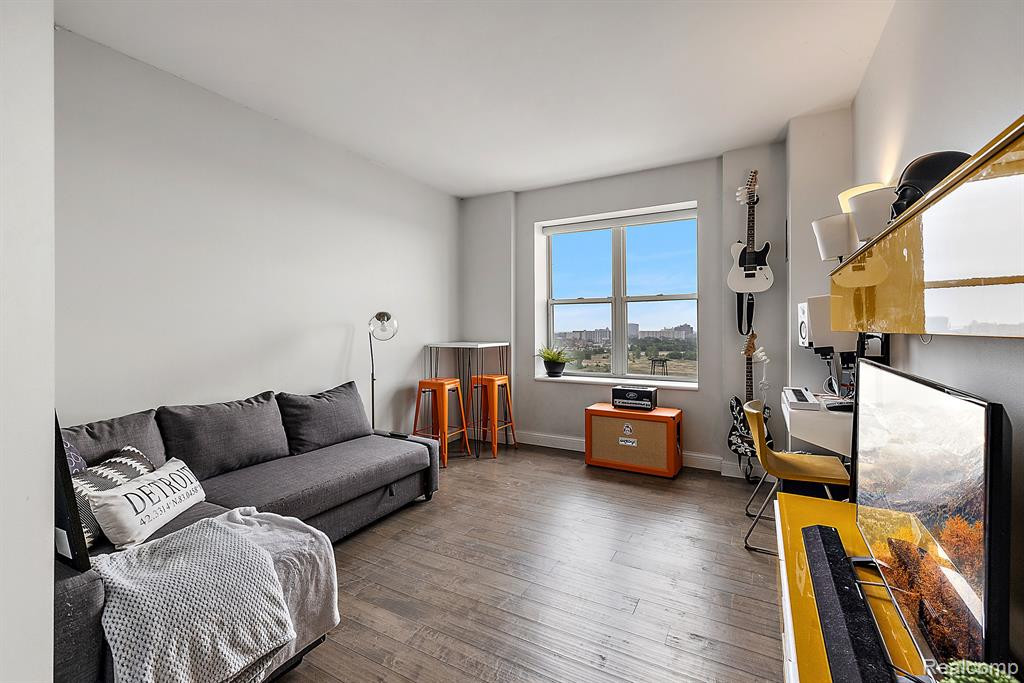 250 E Harbortown, Detroit, MI 48207 — Photo 14