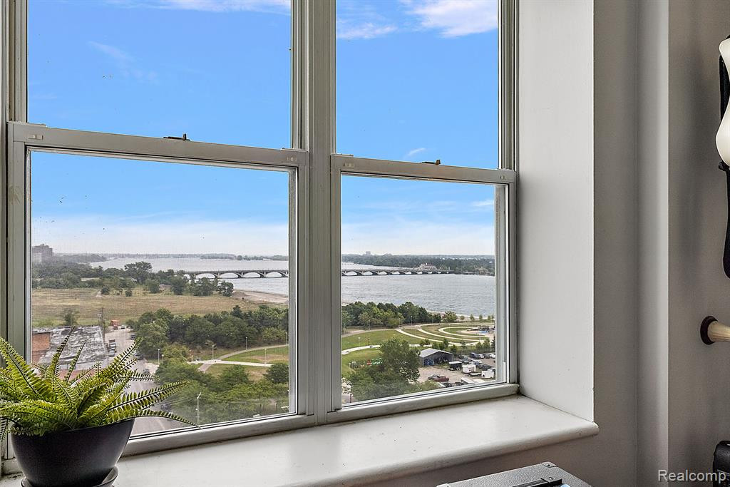 250 E Harbortown, Detroit, MI 48207 — Photo 17