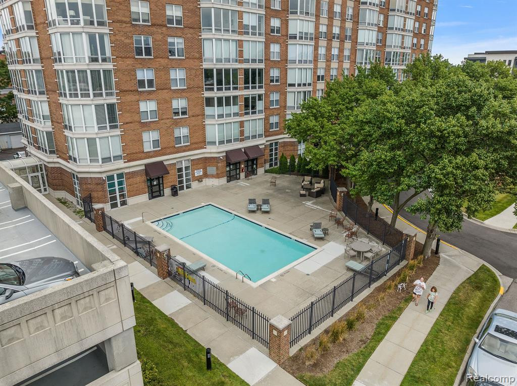 250 E Harbortown, Detroit, MI 48207 — Photo 26