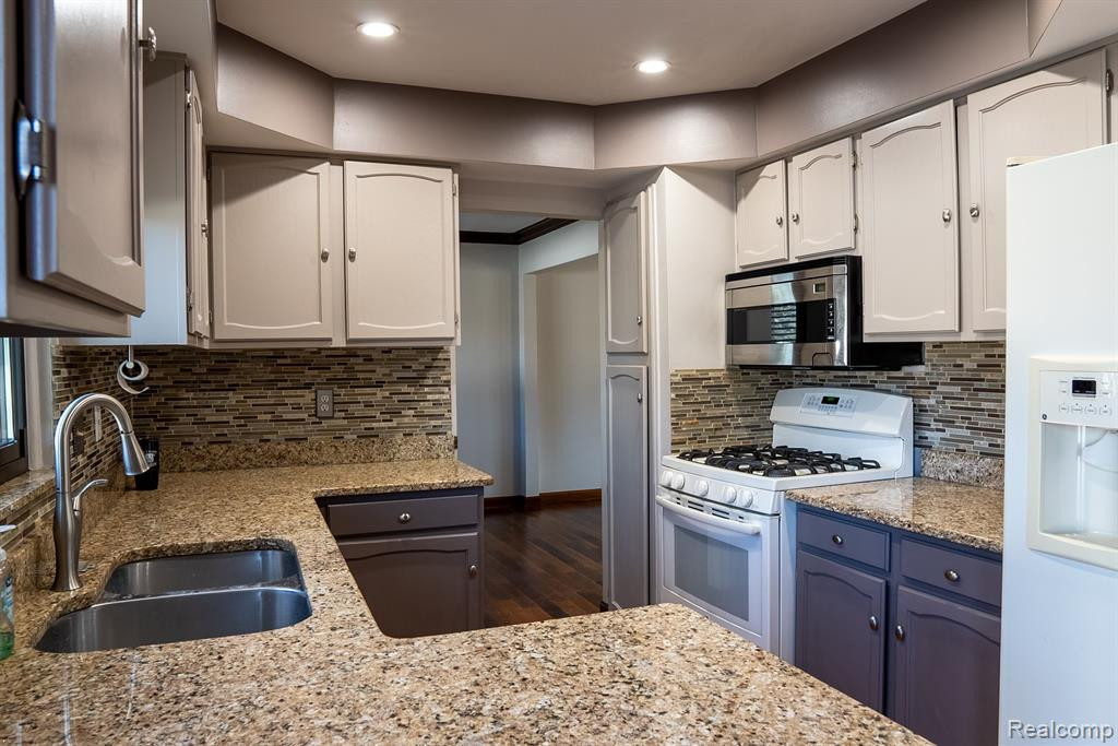 44364 HIGHGATE Drive, Clinton Twp, MI 48038 — Photo 6