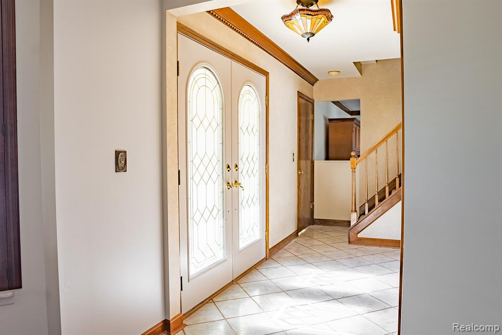 44364 HIGHGATE Drive, Clinton Twp, MI 48038 — Photo 12