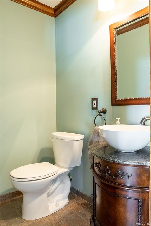 44364 HIGHGATE Drive, Clinton Twp, MI 48038 — Photo 13