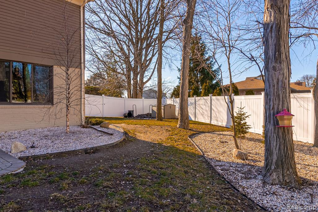 44364 HIGHGATE Drive, Clinton Twp, MI 48038 — Photo 31