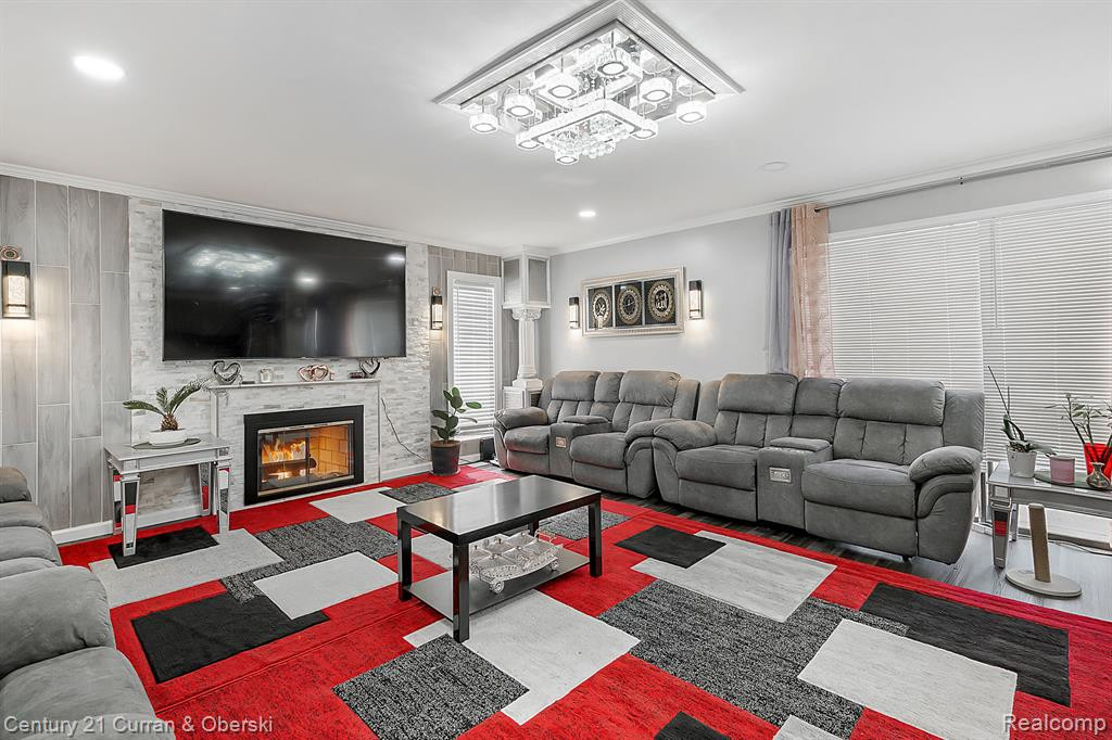 3046 LINDENWOOD Drive, Dearborn, MI 48120 — Photo 3