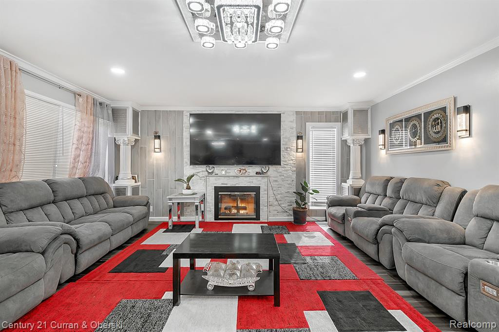 3046 LINDENWOOD Drive, Dearborn, MI 48120 — Photo 4