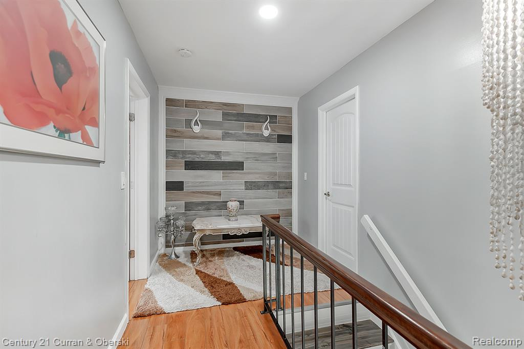 3046 LINDENWOOD Drive, Dearborn, MI 48120 — Photo 9