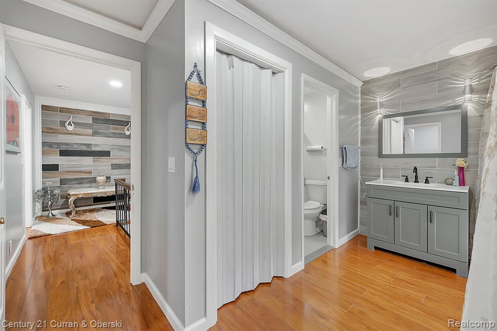3046 LINDENWOOD Drive, Dearborn, MI 48120 — Photo 12