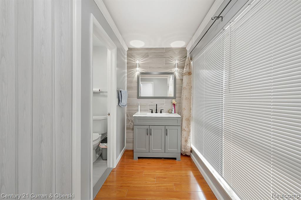 3046 LINDENWOOD Drive, Dearborn, MI 48120 — Photo 14