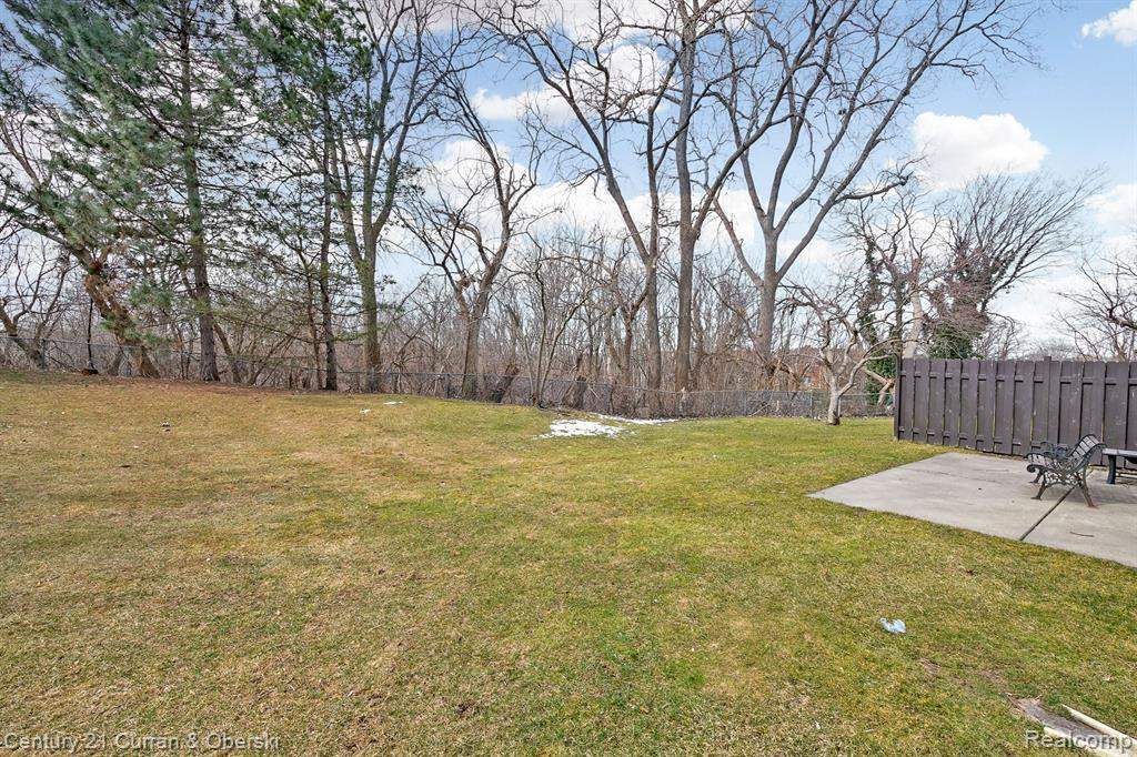3046 LINDENWOOD Drive, Dearborn, MI 48120 — Photo 19