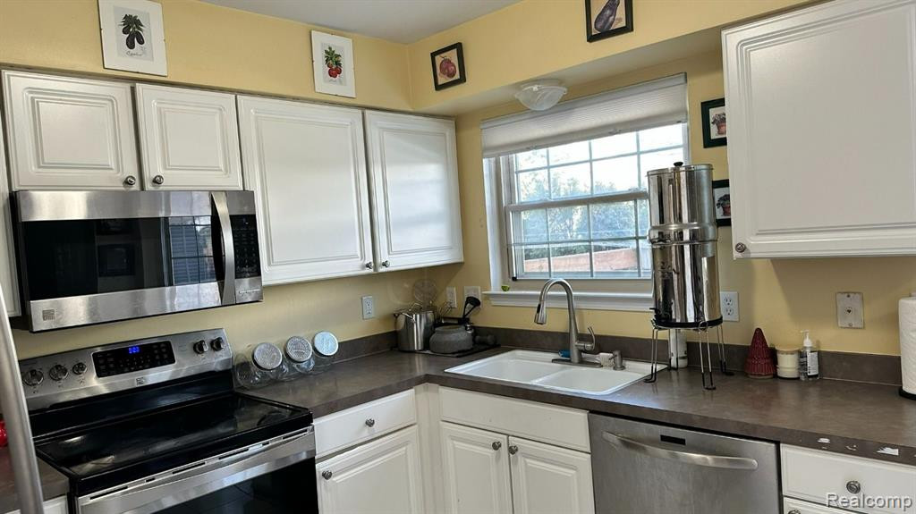 2217 LONE WOLF Lane, Canton, MI 48188 — Photo 5