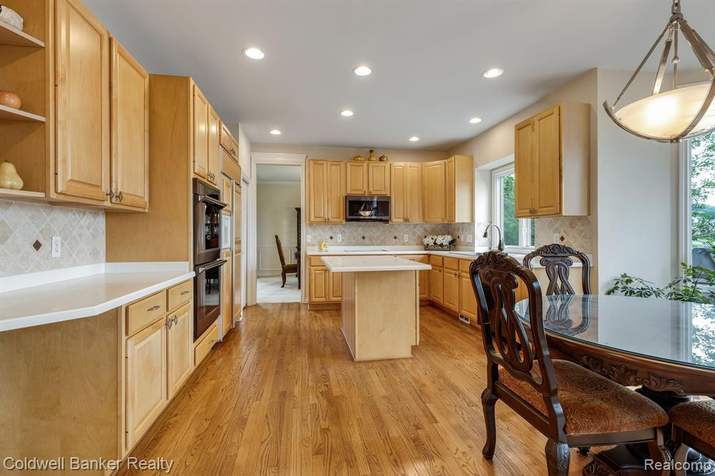 18415 CLAIRMONT Circle E, Northville, MI 48168 — Photo 19
