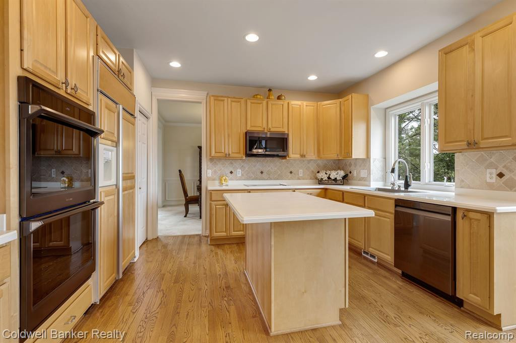 18415 CLAIRMONT Circle E, Northville, MI 48168 — Photo 20
