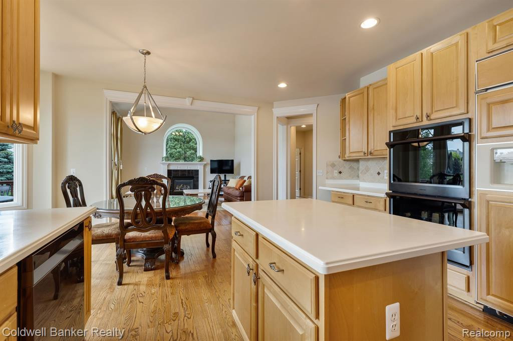 18415 CLAIRMONT Circle E, Northville, MI 48168 — Photo 24