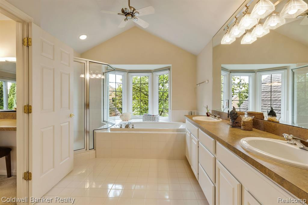 18415 CLAIRMONT Circle E, Northville, MI 48168 — Photo 36