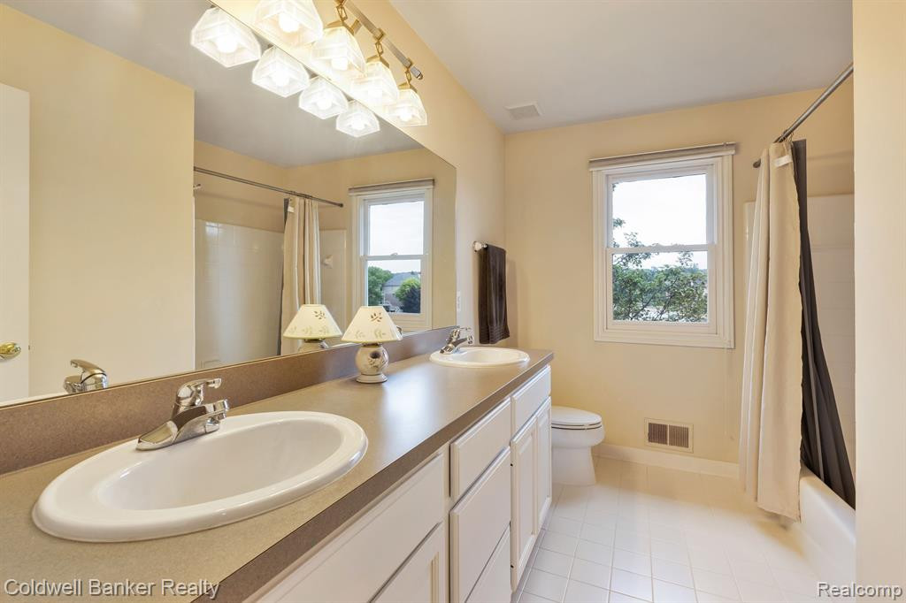 18415 CLAIRMONT Circle E, Northville, MI 48168 — Photo 38