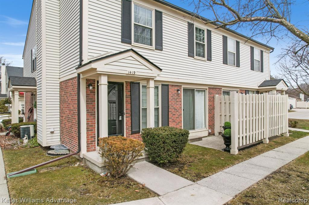 1419 DOVER Hill N, Walled Lake, MI 48390 — front exterior