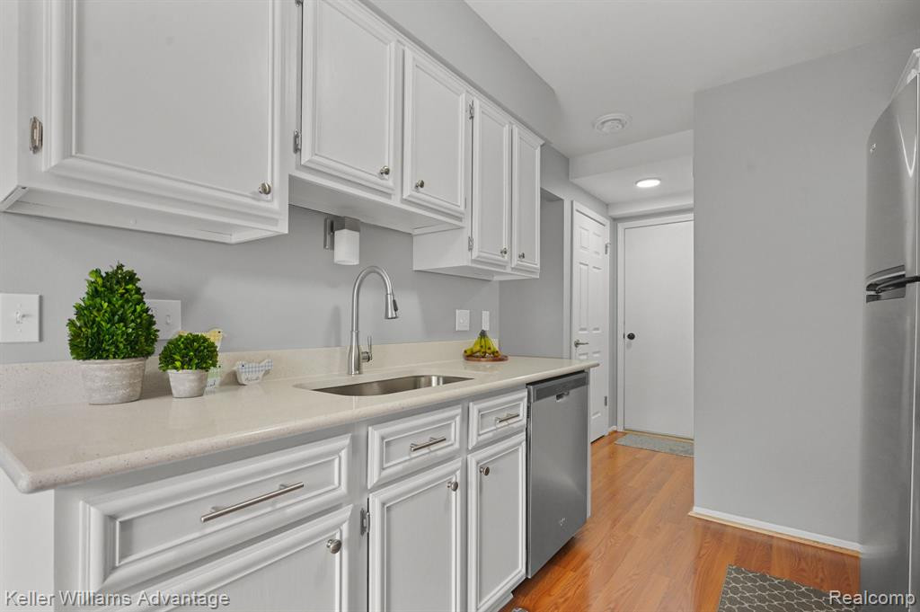 1419 DOVER Hill N, Walled Lake, MI 48390 — Photo 4