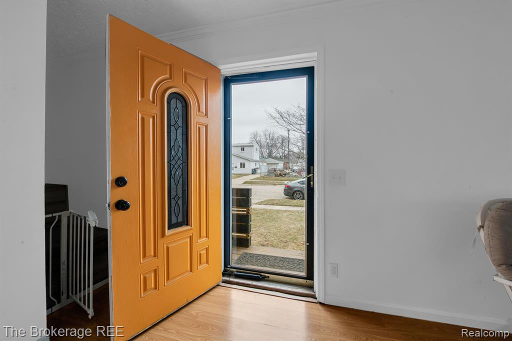 836 E ELZA Avenue, Hazel Park, MI 48030 — Photo 4