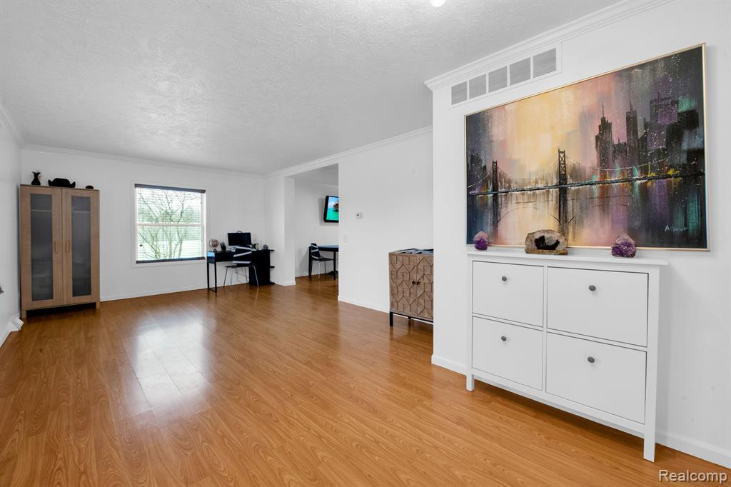 836 E ELZA Avenue, Hazel Park, MI 48030 — Photo 5