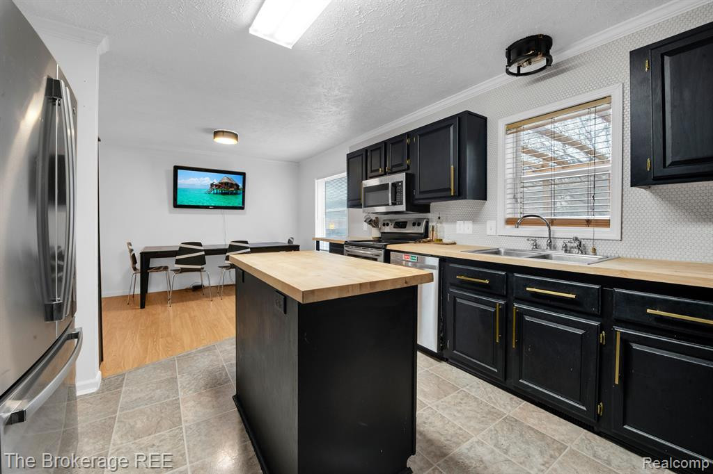 836 E ELZA Avenue, Hazel Park, MI 48030 — Photo 10