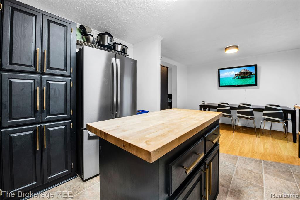 836 E ELZA Avenue, Hazel Park, MI 48030 — Photo 11