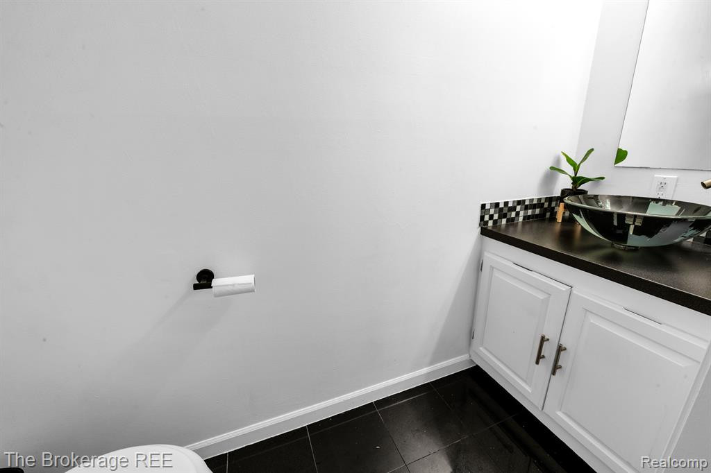 836 E ELZA Avenue, Hazel Park, MI 48030 — Photo 13