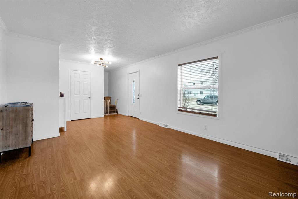836 E ELZA Avenue, Hazel Park, MI 48030 — Photo 15