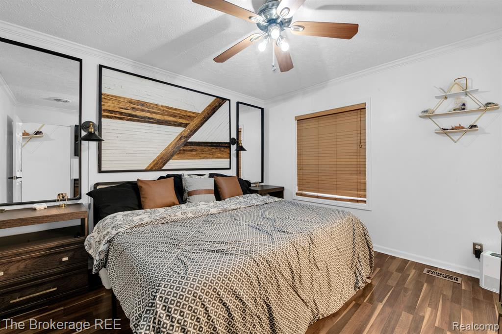 836 E ELZA Avenue, Hazel Park, MI 48030 — Photo 16