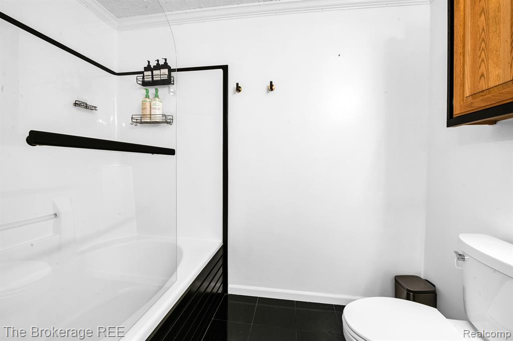 836 E ELZA Avenue, Hazel Park, MI 48030 — Photo 19
