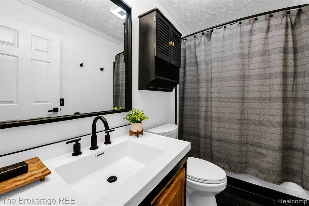 836 E ELZA Avenue, Hazel Park, MI 48030 — Photo 23