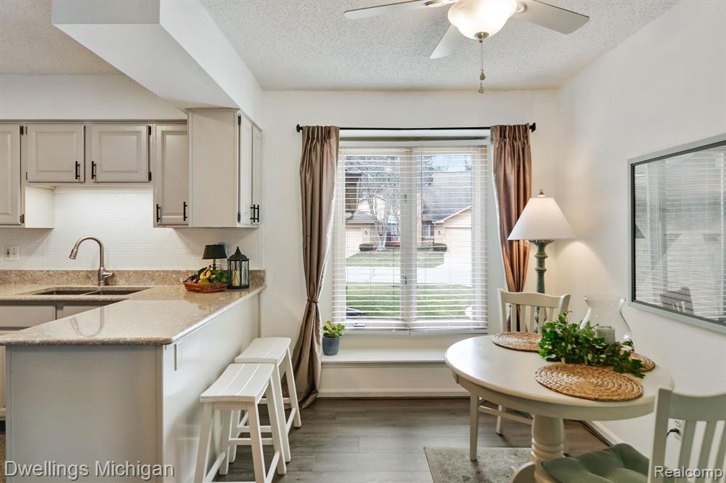 22000 RIVER RIDGE Trail, Farmington Hills, MI 48335 — Photo 12
