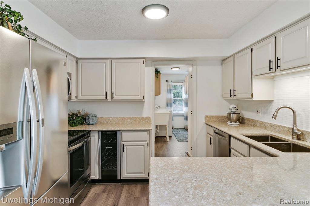 22000 RIVER RIDGE Trail, Farmington Hills, MI 48335 — Photo 14