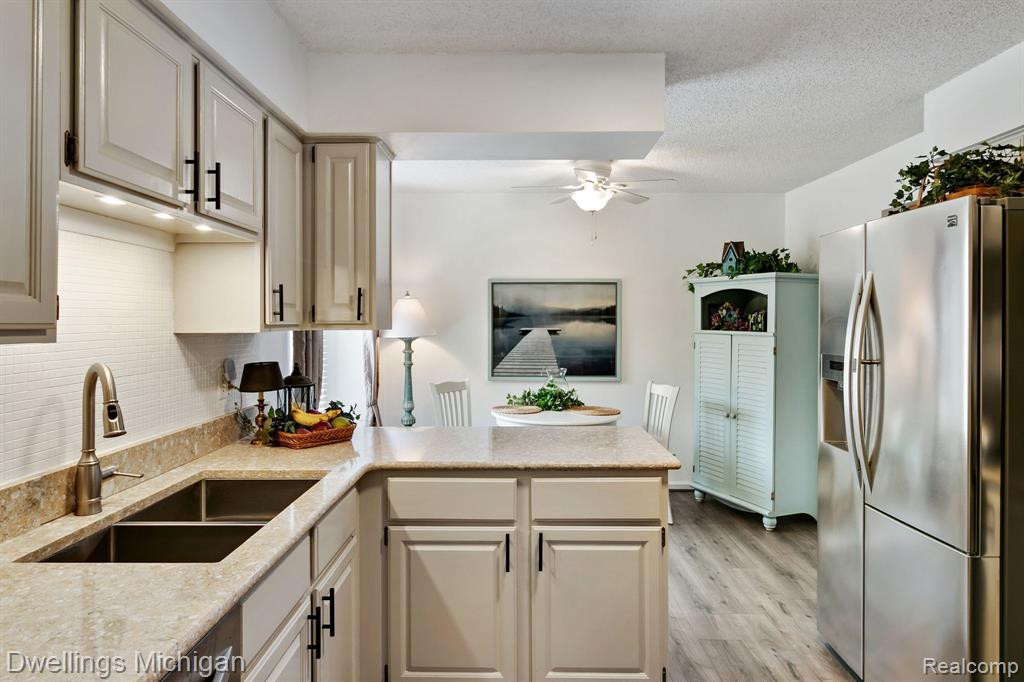 22000 RIVER RIDGE Trail, Farmington Hills, MI 48335 — Photo 17