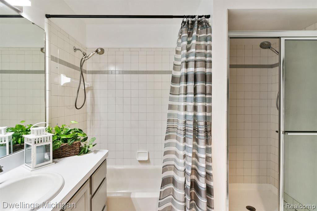 22000 RIVER RIDGE Trail, Farmington Hills, MI 48335 — Photo 18