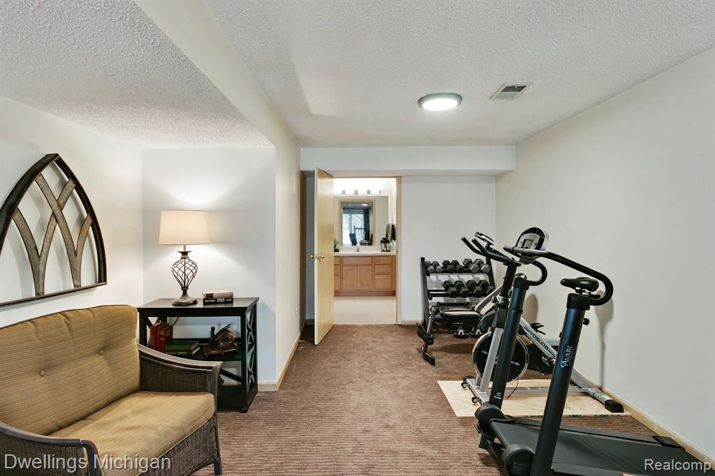 22000 RIVER RIDGE Trail, Farmington Hills, MI 48335 — Photo 27