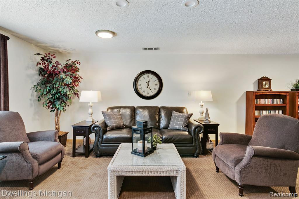 22000 RIVER RIDGE Trail, Farmington Hills, MI 48335 — Photo 30