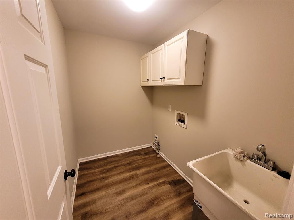 42759 LEON Drive, Belleville, MI 48111 — Photo 9