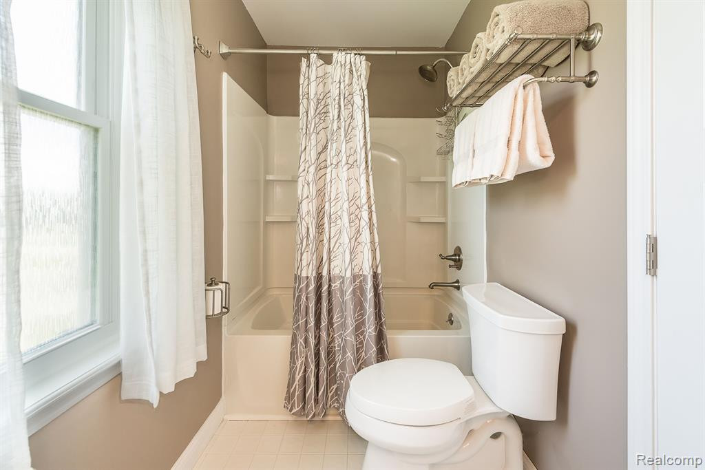 6900 RALARIC Drive, Dexter, MI 48130 — Photo 33