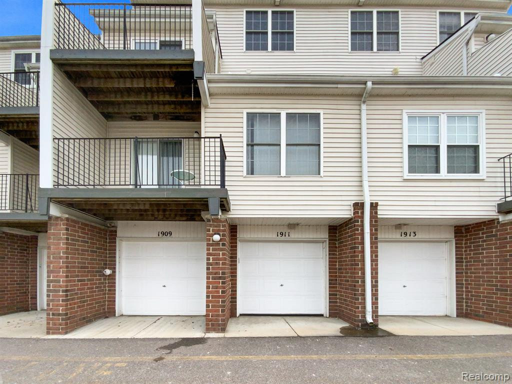 1911 LINDSAY Lane, Ann Arbor, MI 48104 — Photo 18