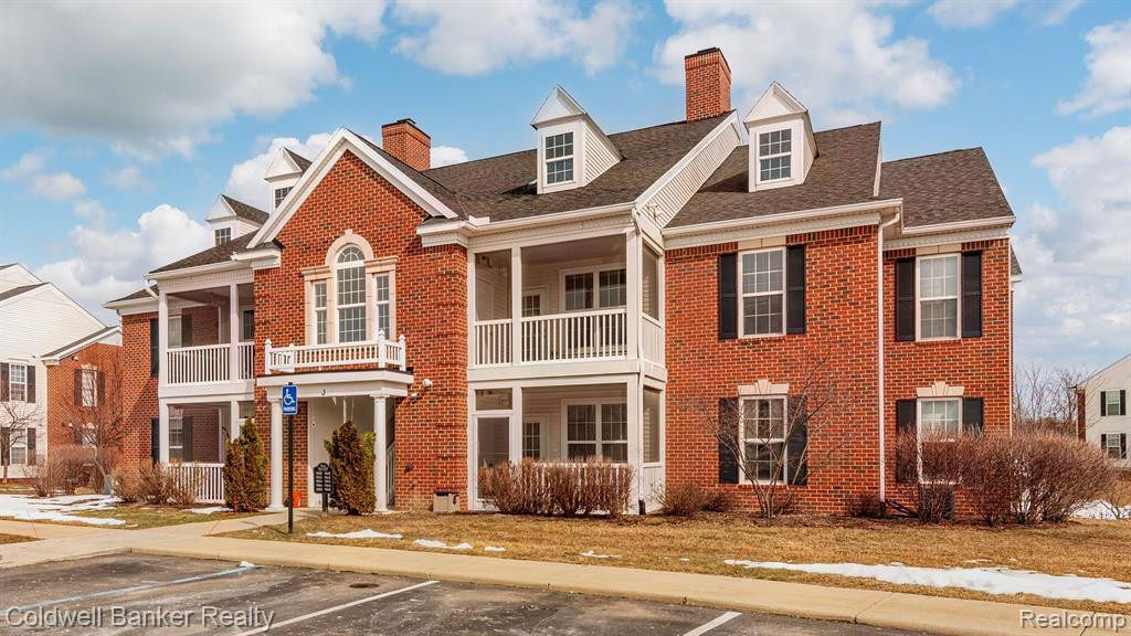 960 W SUMMERFIELD GLEN Circle, Ann Arbor, MI 48103 — front exterior