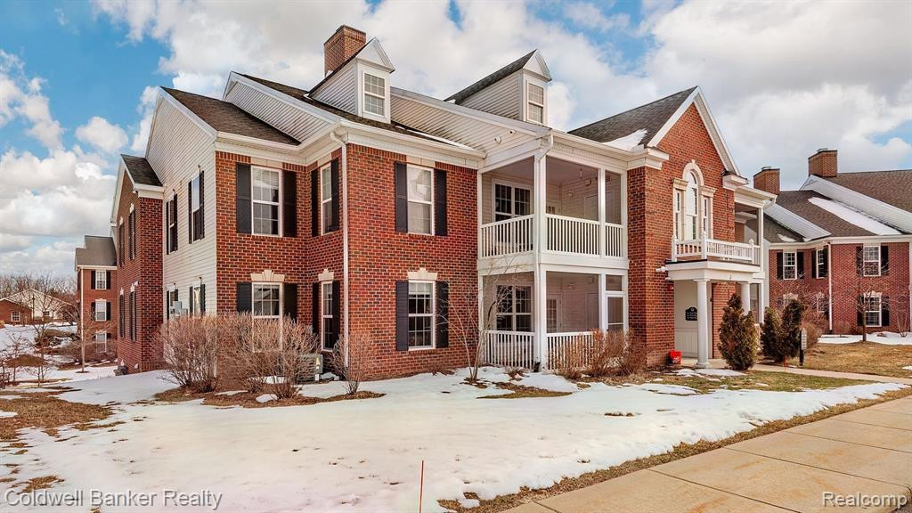960 W SUMMERFIELD GLEN Circle, Ann Arbor, MI 48103 — Photo 2