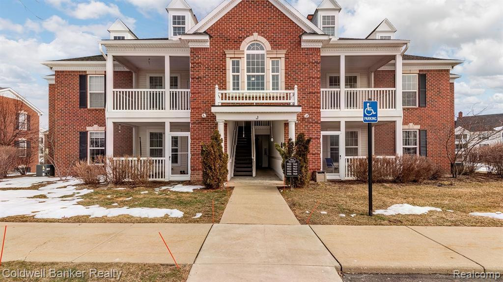 960 W SUMMERFIELD GLEN Circle, Ann Arbor, MI 48103 — Photo 3